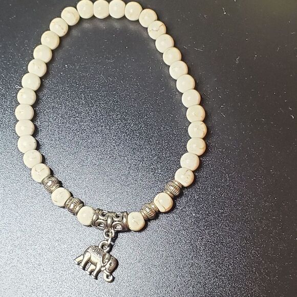 Elegant light elephant tribal speckled howlite egg shell bracelet B0519 - Picture 1 of 2